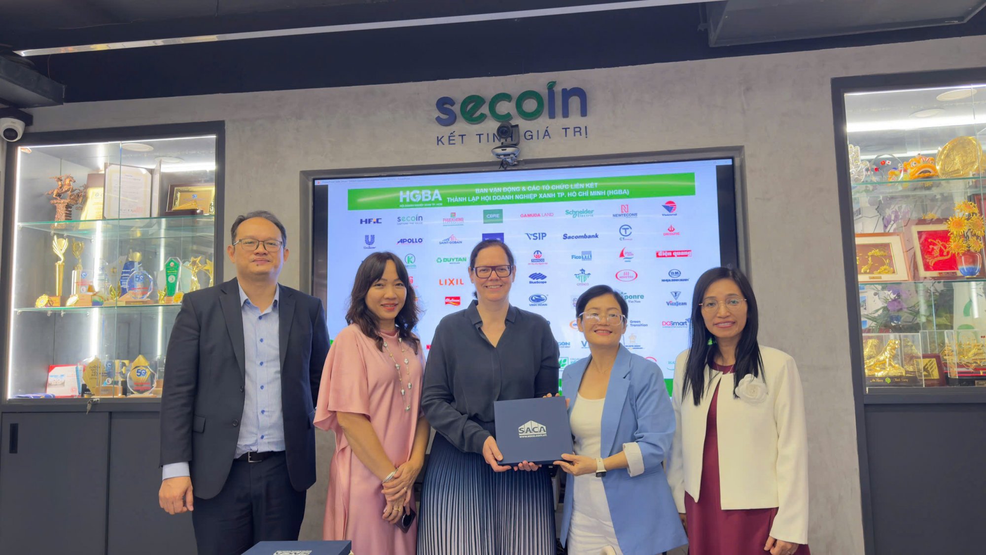 z7484553058460_76cc32db807356caa6fb7dd174d92ff1