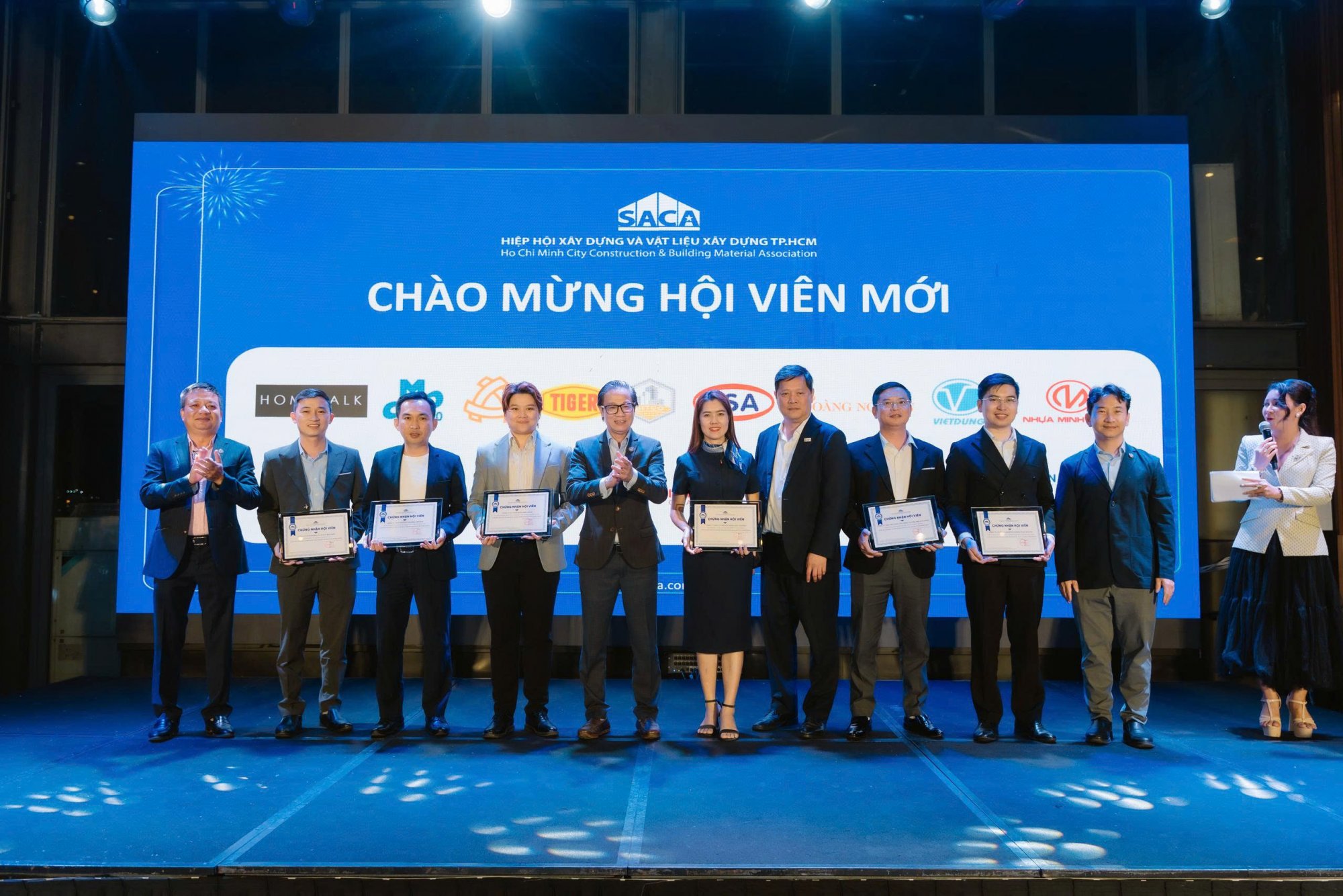 z7744068660084_bcaa356f0c4b21ff40e7dc61214549fb