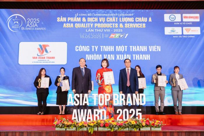 NHÀ MÁY NHÔM VẠN XUÂN THÀNH VINH DỰ NHẬN GIẢI THƯỞNG ASIA TOP BRAND AWARD 2025