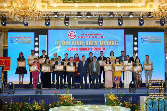 HỘI VIÊN SACA ĐƯỢC VINH DANH LÀ DOANH NGHIỆP VÀ DOANH NHÂN TIÊU BIỂU NĂM 2025 TẠI LỄ KỶ NIỆM NGÀY DOANH NHÂN VIỆT NAM VÀ 50 NĂM THÀNH LẬP HUBA