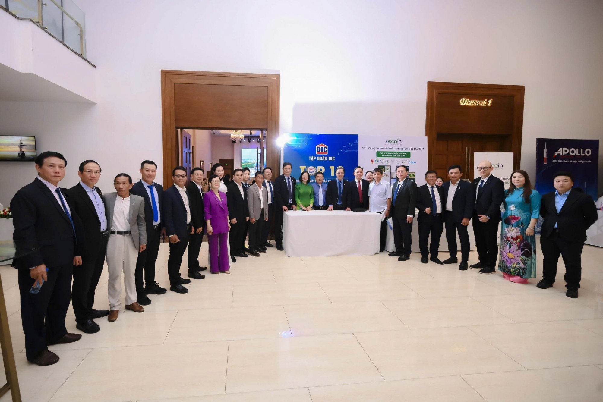 z7167577421843_5b7eb1d81553f0f54dbc5566ecd80758