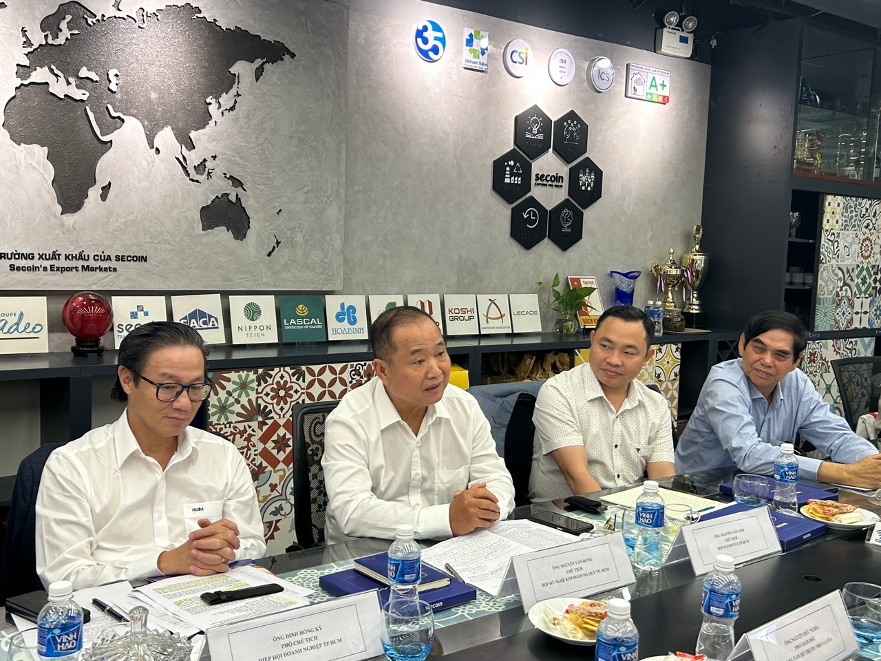 Ong_NguyYn_VYn_DYng_-_ChY_tYch_HYi_MY_nghY_Kim_hoan_Ya_Quy_TP._HCM_phat_biYu