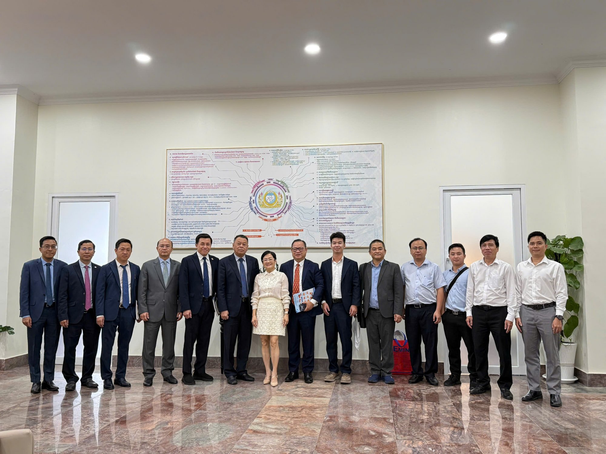 z7295924256738_66a6f37ec912cb3d436682aa1bf6d79c